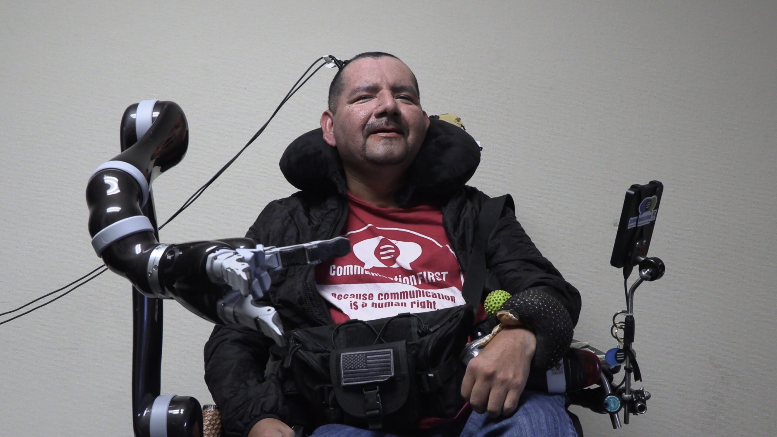 Video _for-np-foto 2-smaller pancho-with-the-robot-arm